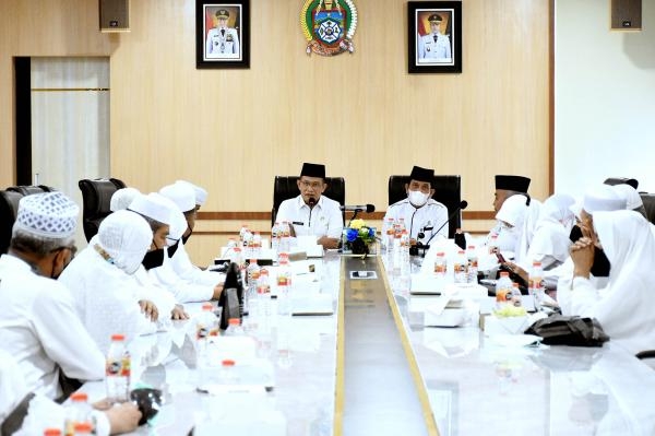 Lepas Keberangkatan Calon Haji KBIH Pemprov Sumut, Afifi Lubis Ingatkan Esensi Ibadah Haji